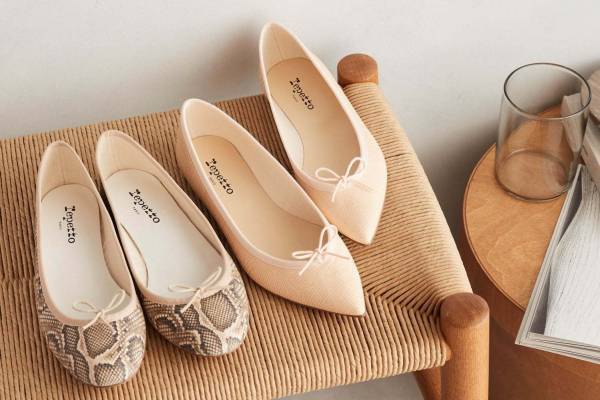 レペット"パイソン柄×フェミニンカラー"のバレエシューズ、ラウンドトゥ＆ポインテッドトゥで