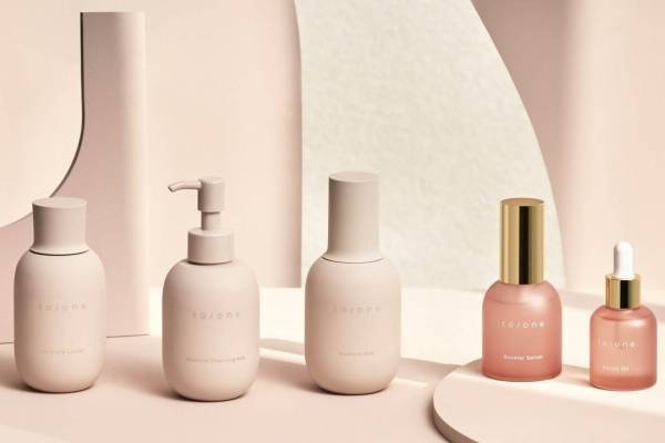 トーンの新生スキンケア2021春 - 潤いたっぷり化粧水&とろ～り乳液、初のネイルカラーも