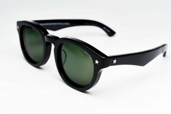 宮下貴裕×アイヴァンのアイウエア「タカヒロミヤシタザレフトアイ.」“スター”入りサングラス