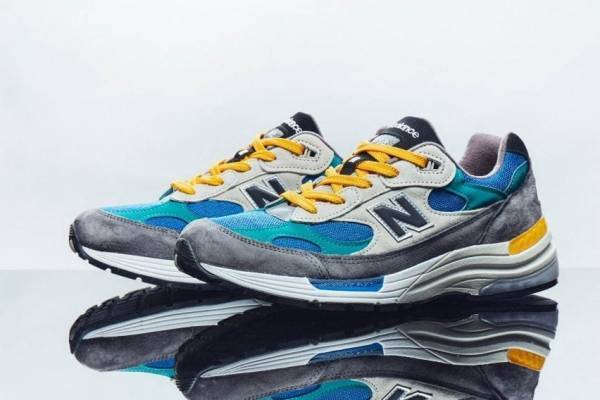 ニューバランスのスニーカー「992」“アウトドア小物”着想の新色、ビリーズエンター限定で