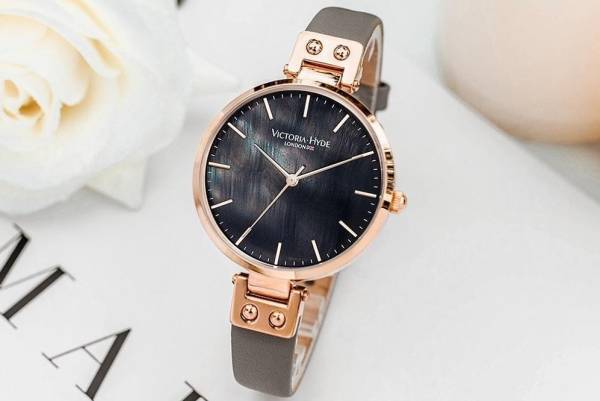 ヴィクトリア・ハイド ロンドン“テムズ川”着想の新作ウィメンズ腕時計、ゴールド×ブラックで