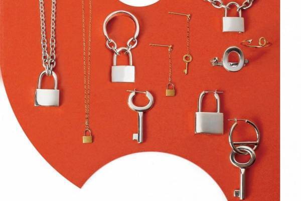 イー・エム「鍵」モチーフの新作ジュエリー、“クモが泳ぐ”ラブ バイ イー・エムのクリアリングも