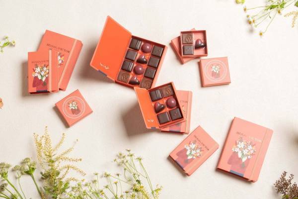 ユーゴ アンド ヴィクトールの2021年ホワイトデー限定ショコラ、花束を描いたノート型ボックス