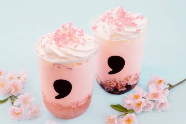 コンマティー春ドリンク「comma さくらピーチラテ」桃＆桜香る“ピンク”ラテ