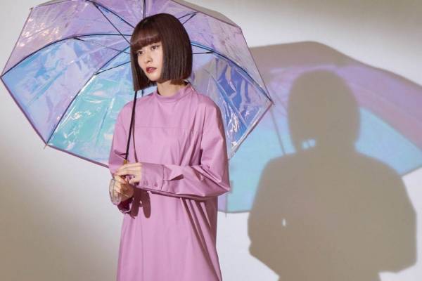 Wpc."オーロラ"のように輝くビニール傘に新デザイン、ピンク&ゴールドやふんわりドーム型