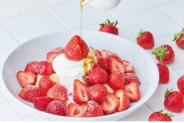 スフレパンケーキ専門店「フリッパーズ」あまおう×ハーゲンダッツ苺アイスの新作パンケーキ