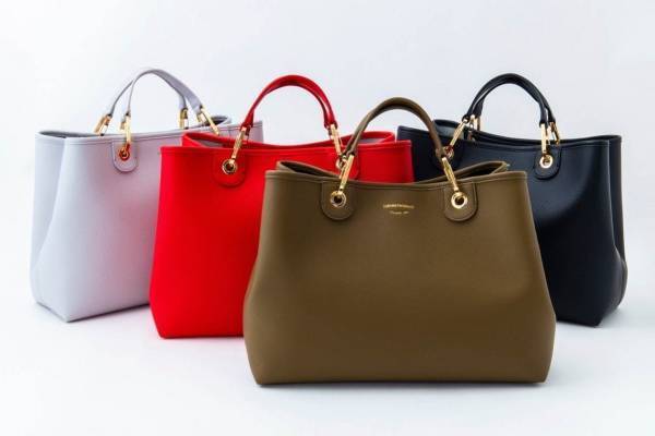 エンポリオ アルマーニ人気No.1トートバッグ「MyEA」新作、マトラッセ＆キャンバス素材など