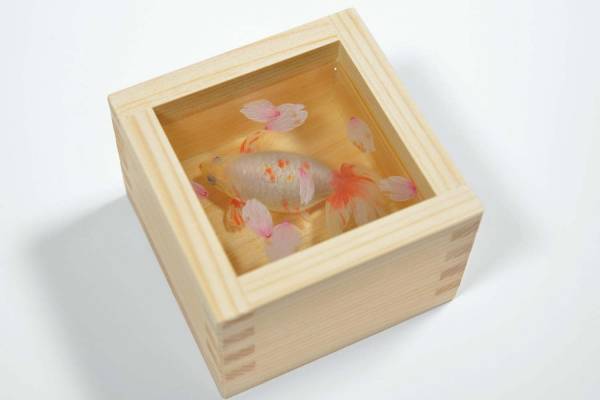 深堀隆介展「金魚鉢、地球鉢」神戸＆東京で - リアルな“金魚”超絶技巧アート、作品約300点を紹介