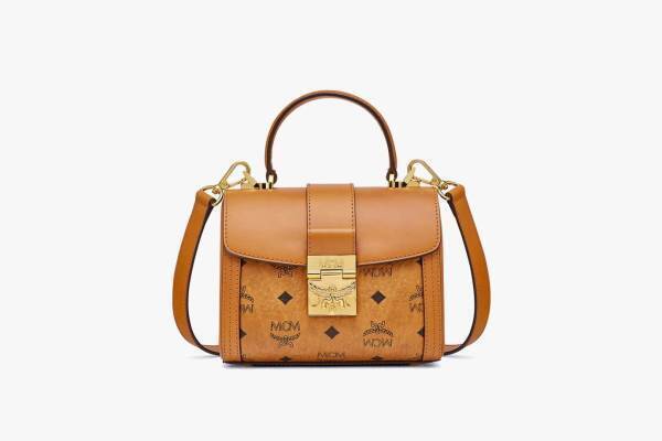 MCM“ヴィセトス柄×なめらかレザー”のバッグ、ゴールドチェーン付きAirPodsケースも
