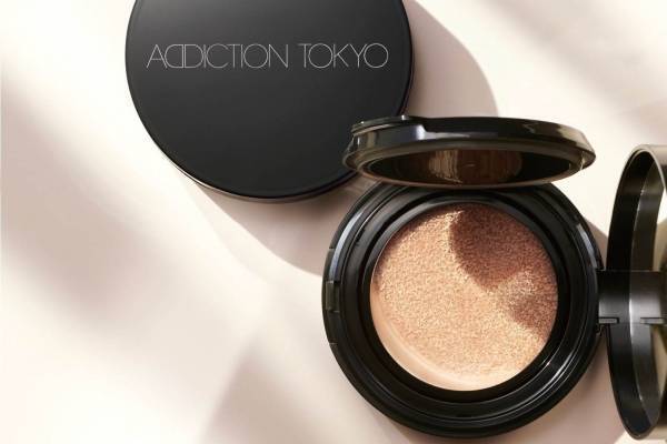 アディクション21年春ベースメイク、“光を操る”超薄膜クッションファンデ＆さらさら化粧下地