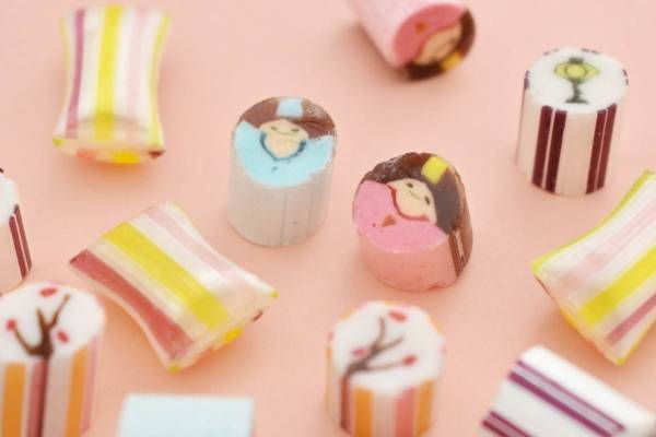 パパブブレ“ひなまつり”キャンディミックス、お内裏様＆お雛様がリンゴやイチゴ味のキャンディに