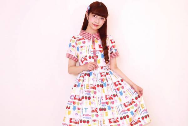 エミリーテンプルキュート“キャンディ×グミ柄”ワンピース、ギンガムチェックをドッキング