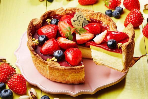パブロの“ピスタチオ×いちご”春色チーズタルト、“濃厚”ピスタチオのカスタードクリーム