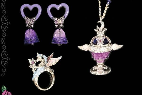 アナ スイ×劇場版『美少女戦士セーラームーンEternal』ペガサスリングや伝説の聖杯ペンダント