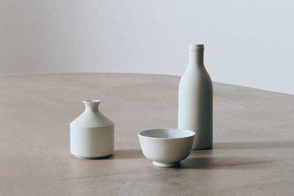 ヨーク“有田焼”アクセサリー&モランディ作品イメージのインテリア、作家・井上祐希とコラボ