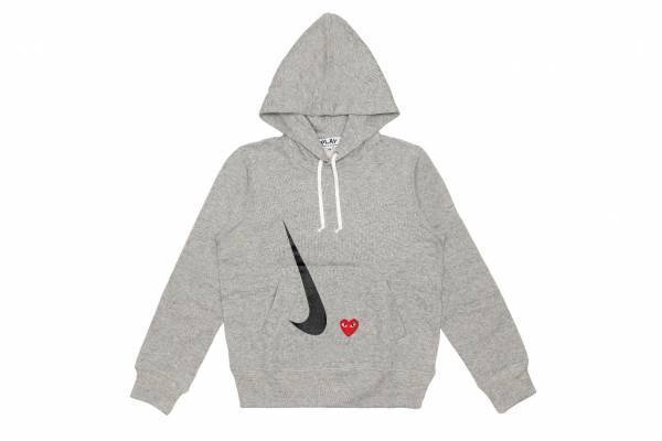 プレイ・コム デ ギャルソン×ナイキ、ハートアイコン＆スウッシュを配したTシャツとパーカー