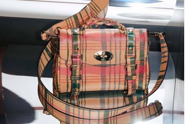 マルベリー名作バッグが“ミニサイズ”で復刻、旅行鞄イメージの「ロクサンヌ」&amp;人気「アレクサ」など