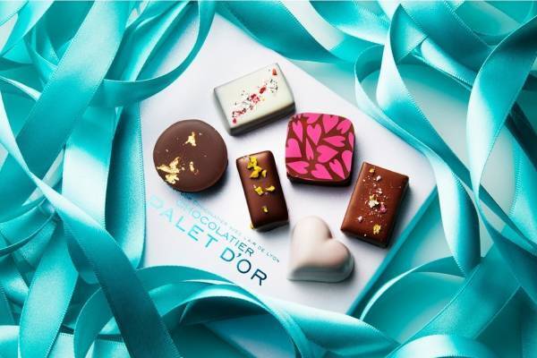 ショコラティエ パレ ド オールのホワイトデー限定ショコラ、シャンパン×苺のハート型チョコなど