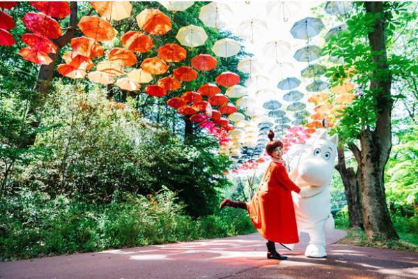 ムーミンバレーパーク“約1,200本”のカラフルな傘が広がるイベント「ムーミン谷とアンブレラ」