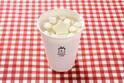 ローソン・マチカフェ“ふわふわ星型マシュマロ”浮かぶ「マシュマロラテ」バニラパウダーをかけて