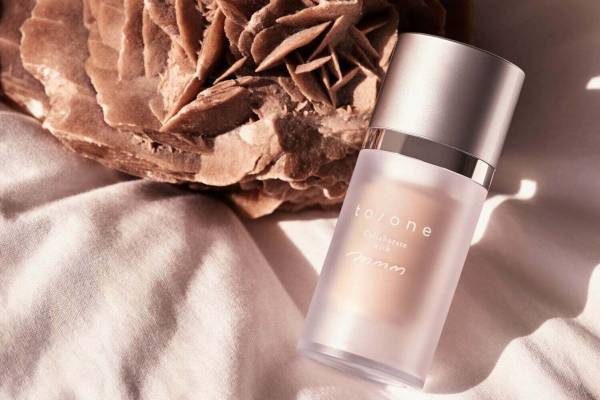 トーン×ムー“シトラスブーケ香る”ベージュのカラー下地「カラーチューナー BC」