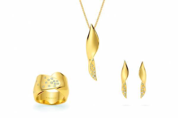 ニナ リッチ21年春夏“激しく降る雨”モチーフのネックレスや“カリブの花”イメージのリング