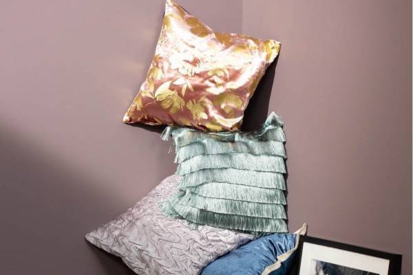 フランフラン21年春の新作インテリア、立体フラワーのクッションカバーやフリル付きベッドリネン