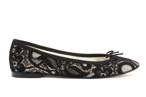 レペット“ロマンティックレース”の新バレエシューズ、バレエのコスチューム風レースデザイン
