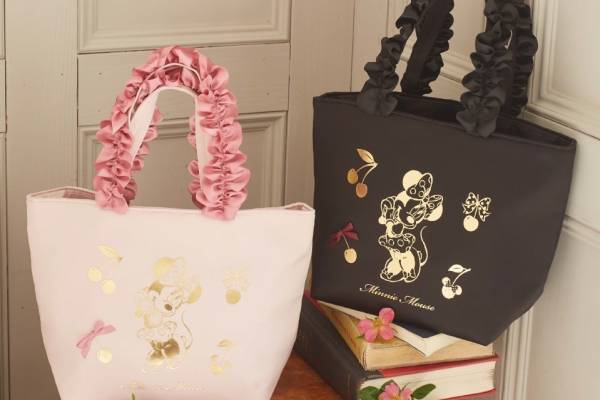 メゾン ド フルール“ミニー マウス”のフリルバッグやポーチ、チェリー＆リボンを飾って