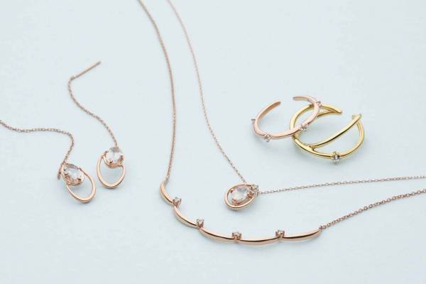 Canal 4℃“さわやかな春風”をイメージしたお守りジュエリー、トパーズのネックレスなど