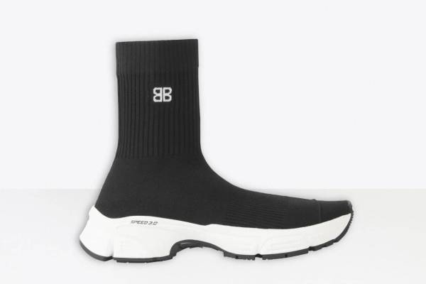 バレンシアガの新スニーカー「スピード 3.0」BBロゴ＆軽量ソールのソックス風シューズ
