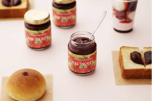 トラヤあんスタンド“いちご×あん”の春メニュー、白玉＆寒天入りパフェや苺風味のあんパンなど