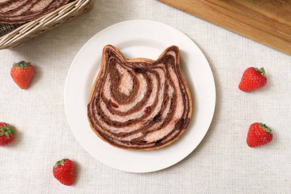 ねこ型高級食パン専門店「ねこねこ食パン」苺×チョコ風味のマーブル模様、チョコチップもプラス