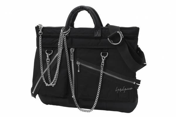 ポーターとヨウジヤマモトが初コラボ、大胆なファスナー×チェーンを配した“マットブラック”バッグ