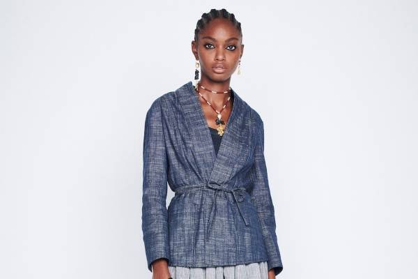 ディオールの新作ジャケット「ディオール パルト」ショート丈＆ロング丈で着こなせるノーカラー仕様