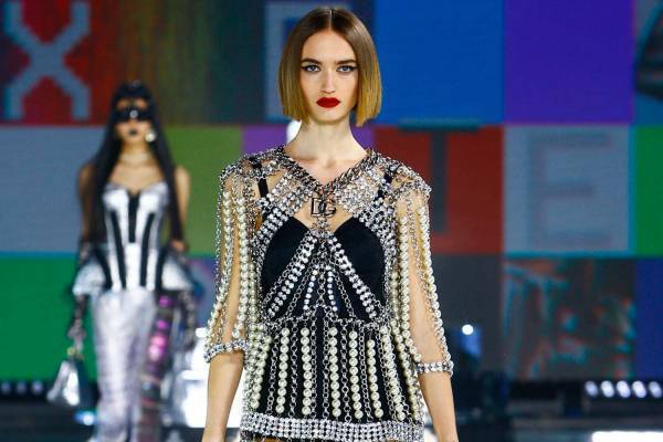 ドルチェ＆ガッバーナ 21年秋冬ウィメンズコレクション - 未来への好奇心、リアルとデジタルの往来