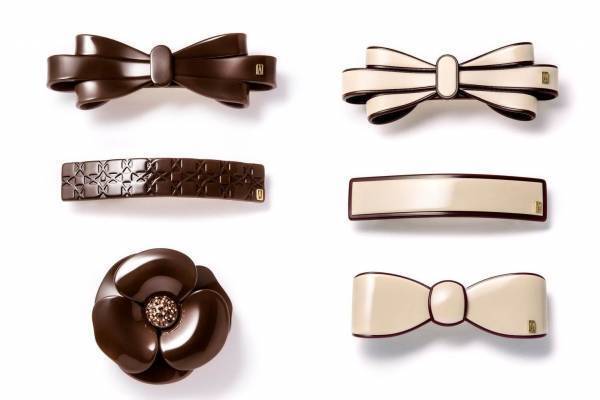 マッキントッシュ ロンドン×アレクサンドル ドゥ パリのバレッタ、カメリアの花やリボンを限定色で