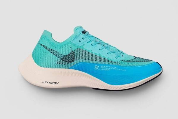 ナイキ“厚底”シューズ「ナイキ ズームエックス ヴェイパーフライ ネクスト％ 2」アクアカラーで