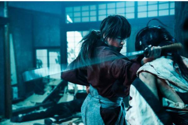 映画『るろうに剣心 最終章』が写真集に、約50万枚のカットから厳選&舞台裏やインタビューも