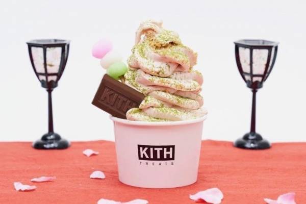 キス トリーツ“ひな祭り”限定アイス、桜＆バニラアイスに三色団子をトッピング