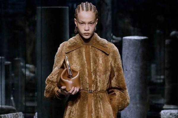 フェンディ 2021年秋冬ウィメンズコレクション - キム・ジョーンズによる1stシーズン