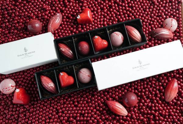 フォーシーズンズホテル東京大手町“バラ香る”ホワイトデー限定「ボンボンショコラ」