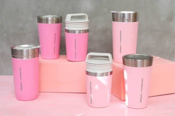 スターバックス×スタンレー、桜ピンクカラーの新作コラボレーションボトル