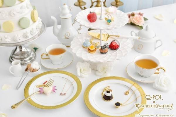 Q-pot.×グランブルーファンタジーのコラボアクセサリー、“6つの羽”のハートマカロンチャームなど