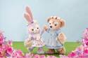 ディズニーシー、花畑で楽しむ「ダッフィー＆フレンズの春グッズ 」花柄ワンピのコスチュームなど