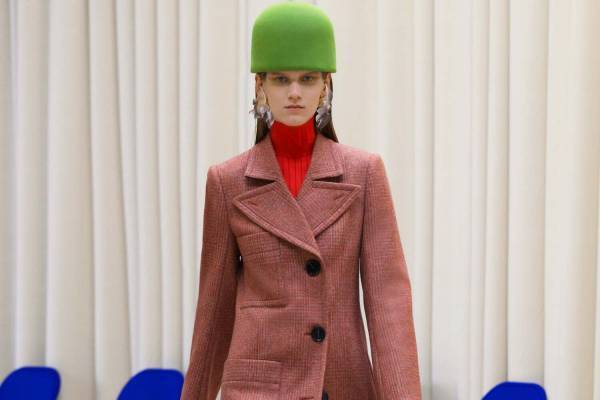 ニナ リッチ 2021年秋冬コレクション - 身体とシルエットの鮮やかな戯れ