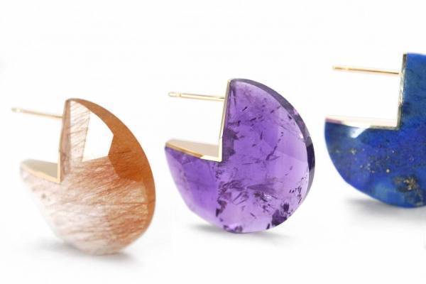 “スライスカットした”ヤヌカの天然石ピアス、南青山の新直営店限定で