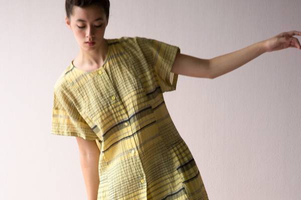 HaaTの新作、ストライプラインのワンピースや格子柄×刺繍のジャンプスーツなど