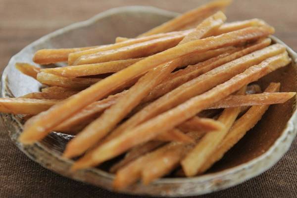 「芋屋金次郎」がグランフロント大阪に、カリッ×ホク食感の“揚げたて”芋けんぴ