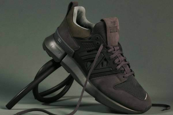 オーラリー×東京デザインスタジオ ニューバランス、上品なワントーンカラーの高機能スニーカー